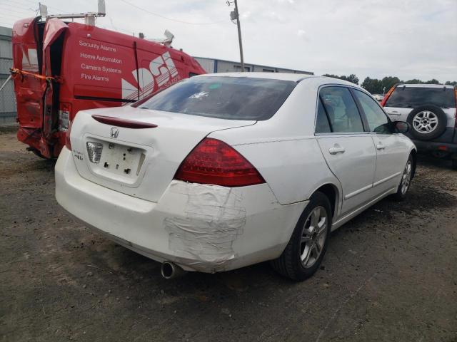 1HGCM56397A214636 - 2007 HONDA ACCORD SE WHITE photo 4