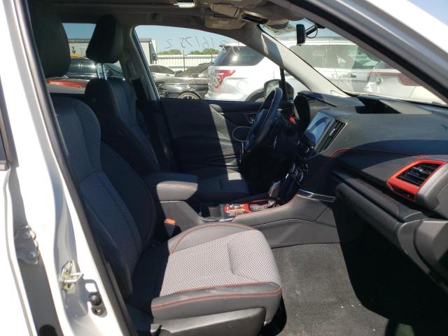 JF2SKARC5MH469504 - 2021 SUBARU FORESTER S WHITE photo 5