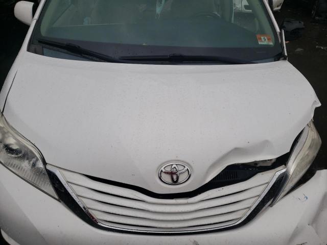 5TDKK3DC8FS558452 - 2015 TOYOTA SIENNA LE WHITE photo 7