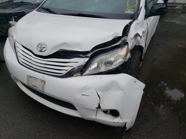 5TDKK3DC8FS558452 - 2015 TOYOTA SIENNA LE WHITE photo 9