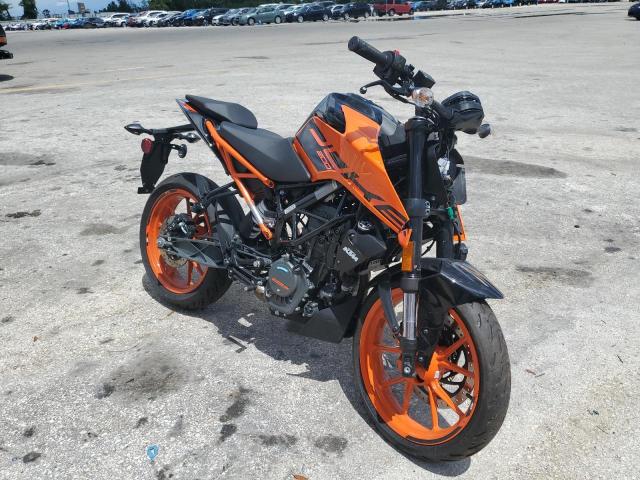 MD2JPC402NC035716 - 2022 KTM 200 DUKE ORANGE photo 1