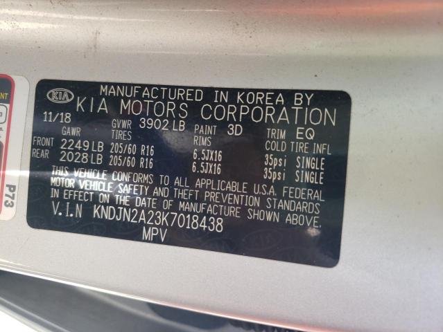 KNDJN2A23K7018438 - 2019 KIA SOUL SILVER photo 10