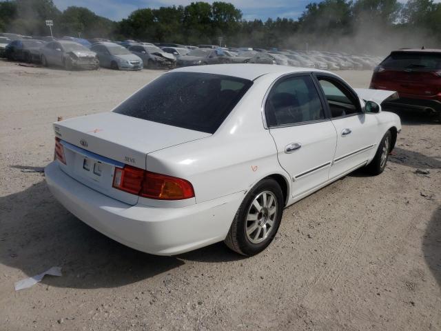 KNAGD128225113706 - 2002 KIA OPTIMA MAG WHITE photo 4