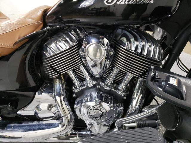 56KTRAAAXF3328415 - 2015 INDIAN MOTORCYCLE CO. ROADMASTER BLACK photo 5