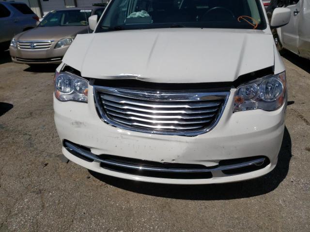 2C4RC1BG5DR745191 - 2013 CHRYSLER TOWN & COU WHITE photo 9