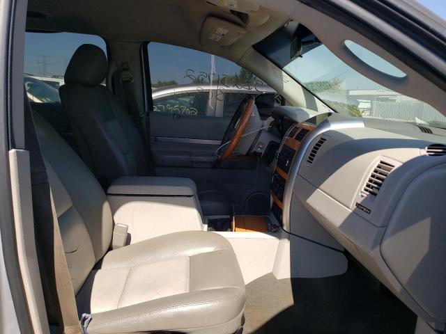 1A8HX58NX8F112642 - 2008 CHRYSLER ASPEN LIMI SILVER photo 5