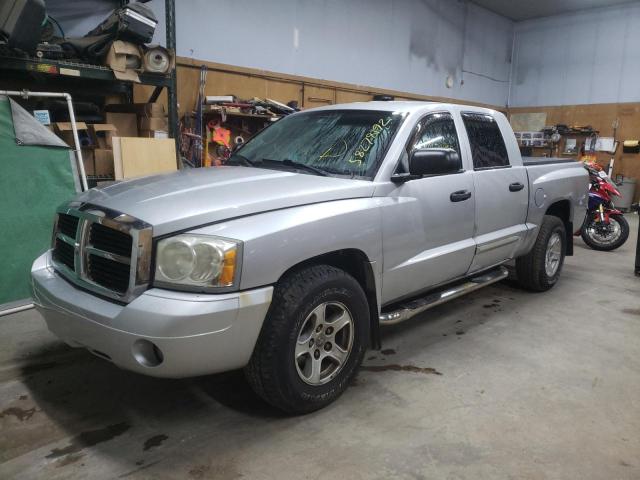 1D7HW48N55S147697 - 2005 DODGE DAKOTA QUA SILVER photo 2