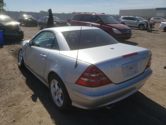 WDBKK65FX3F289813 - 2003 MERCEDES-BENZ SLK 320 SILVER photo 3