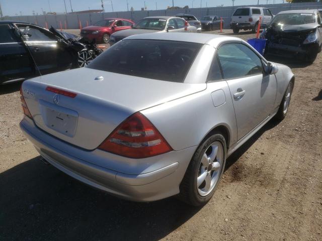 WDBKK65FX3F289813 - 2003 MERCEDES-BENZ SLK 320 SILVER photo 4