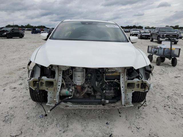 19UDE2F79GA014388 - 2016 ACURA ILX PREMIU WHITE photo 9