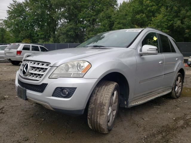 4JGBB8GB1BA699348 - 2011 MERCEDES-BENZ ML 350 4MA SILVER photo 2