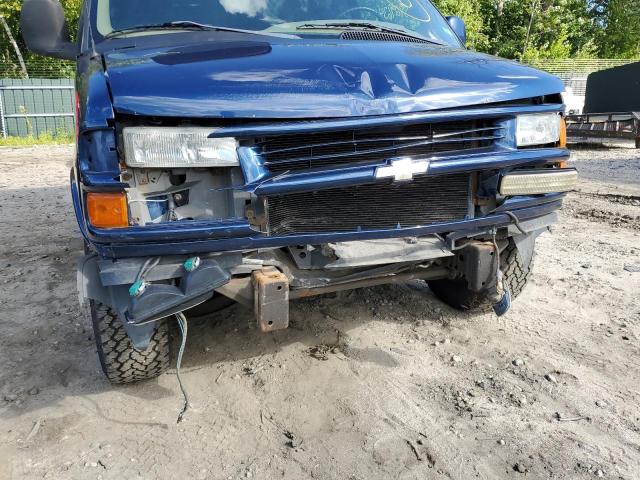 1GNFG65R021116206 - 2002 CHEVROLET EXPRESS BLUE photo 9