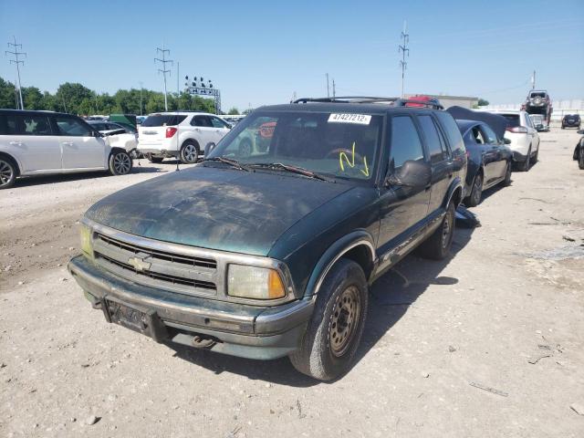 1GNDT13W9V2122261 - 1997 CHEVROLET BLAZER GREEN photo 2