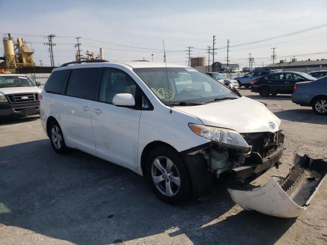 5TDKK3DC4DS300572 - 2013 TOYOTA SIENNA LE WHITE photo 1