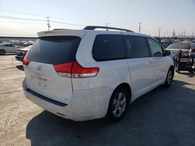 5TDKK3DC4DS300572 - 2013 TOYOTA SIENNA LE WHITE photo 4