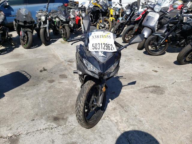 JKAEXKG12KDA32100 - 2019 KAWASAKI EX400 BLACK photo 2