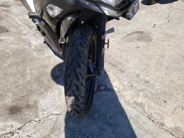 JKAEXKG12KDA32100 - 2019 KAWASAKI EX400 BLACK photo 9