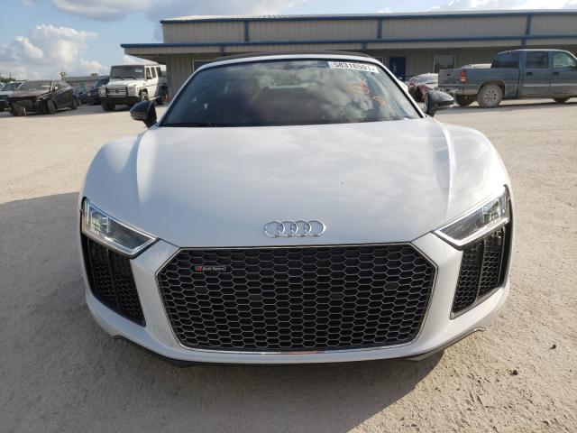 WUA4BCFX3J7900419 - 2018 AUDI R8 SPYDER WHITE photo 10