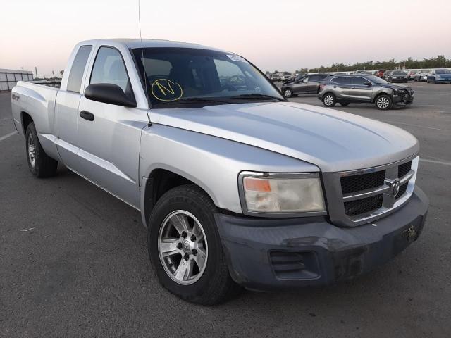 1D7HE32K18S531721 - 2008 DODGE DAKOTA SXT SILVER photo 1