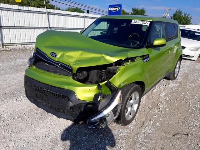 KNDJN2A28H7882054 - 2017 KIA SOUL GREEN photo 2