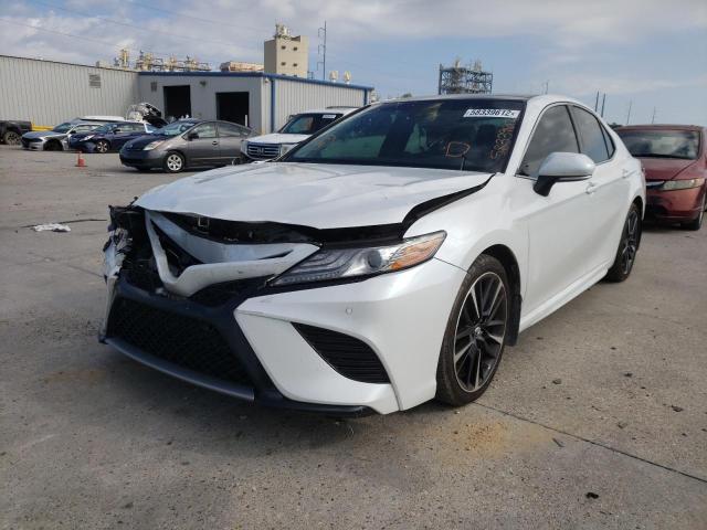 4T1B61HK0JU111138 - 2018 TOYOTA CAMRY XSE WHITE photo 2