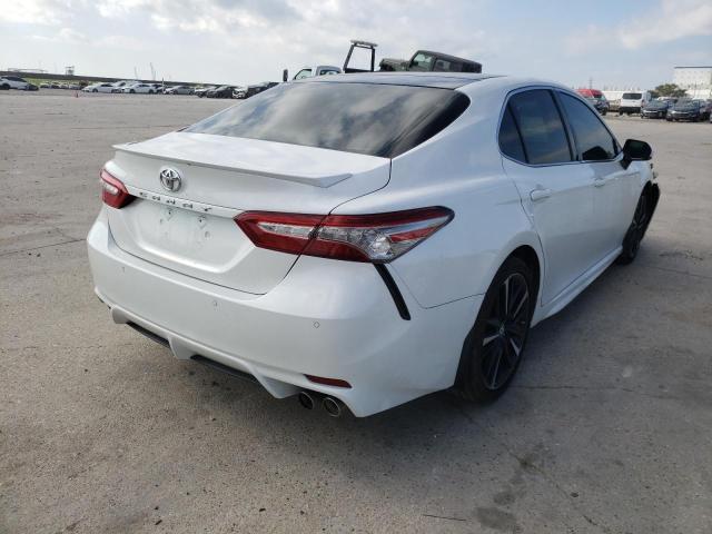 4T1B61HK0JU111138 - 2018 TOYOTA CAMRY XSE WHITE photo 4