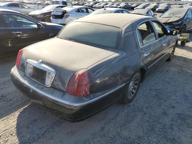 1LNHM82W21Y684586 - 2001 LINCOLN TOWN CAR S BLACK photo 4