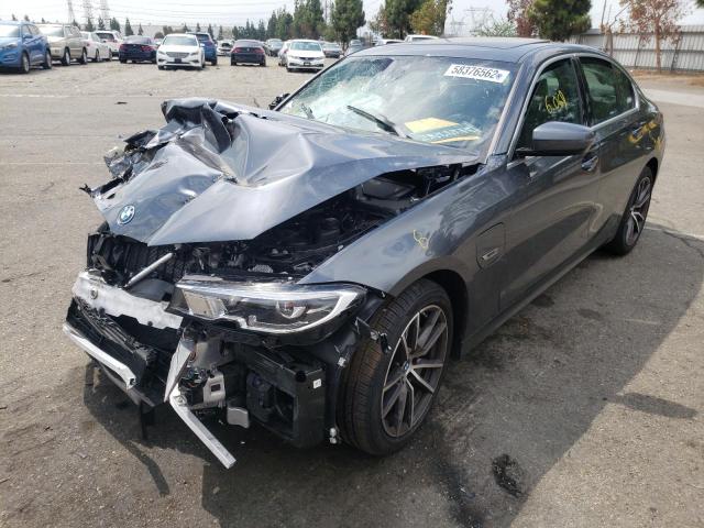 3MW5P7J00N8C57131 - 2022 BMW 330E CHARCOAL photo 2