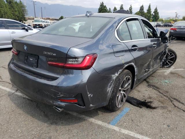 3MW5P7J00N8C57131 - 2022 BMW 330E CHARCOAL photo 4