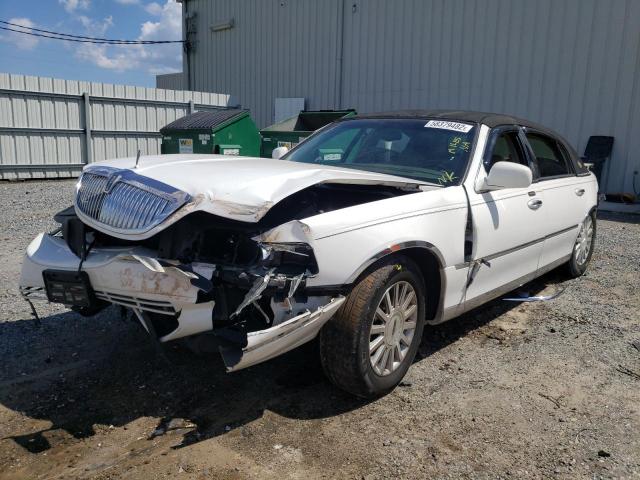 1LNHM83W44Y678534 - 2004 LINCOLN TOWN CAR U WHITE photo 2