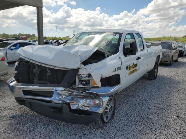 1GC2CVCG2DZ225480 - 2013 CHEVROLET SILVERADO WHITE photo 2