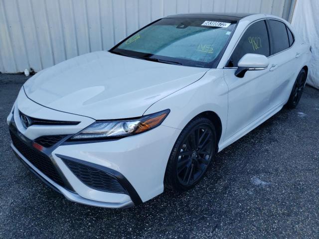 4T1K61AKXNU023388 - 2022 TOYOTA CAMRY XSE WHITE photo 2