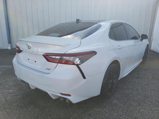 4T1K61AKXNU023388 - 2022 TOYOTA CAMRY XSE WHITE photo 4