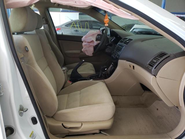 1HGCM56796A087114 - 2006 HONDA ACCORD WHITE photo 5