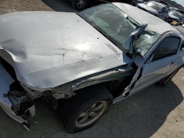 1ZVFT82H055169638 - 2005 FORD MUSTANG GT SILVER photo 9