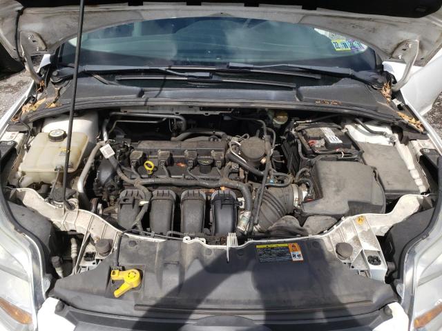 1FAHP3F25CL246981 - 2012 FORD FOCUS SE WHITE photo 7