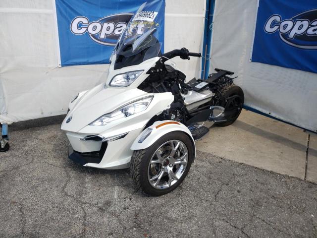 2BXNBDD24KV003292 - 2019 CAN-AM SPYDER ROA WHITE photo 2