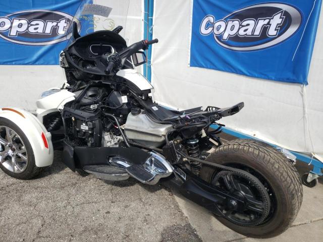 2BXNBDD24KV003292 - 2019 CAN-AM SPYDER ROA WHITE photo 9