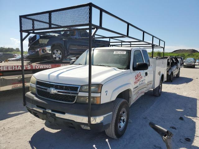 1GCHC29U46E219955 - 2006 CHEVROLET SILVERADO C2500 HEAVY DUTY  photo 2