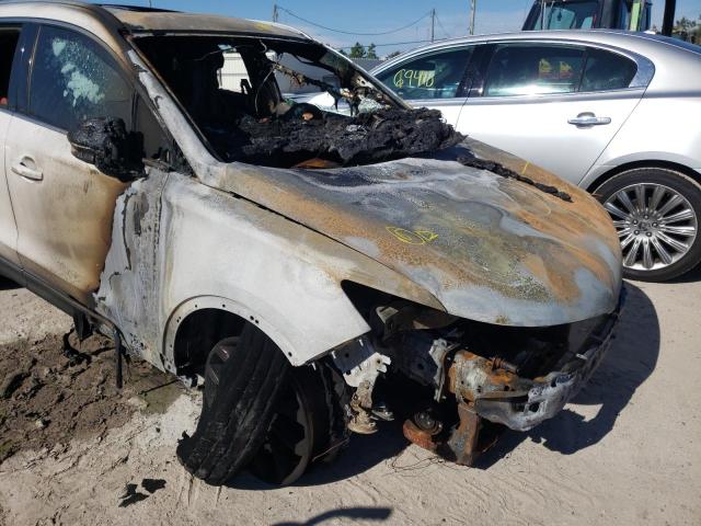 5LMCJ2C94GUJ21268 - 2016 LINCOLN MKC SELECT თეთრი ფოტო 9