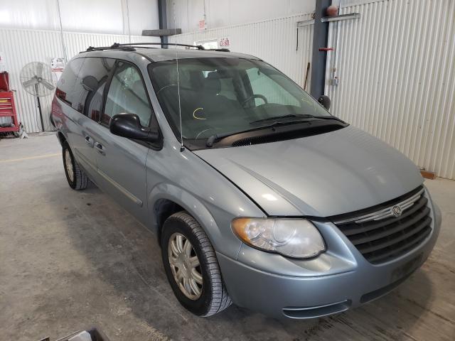 2C4GP54L75R293145 - 2005 CHRYSLER TOWN & COU GRAY photo 1