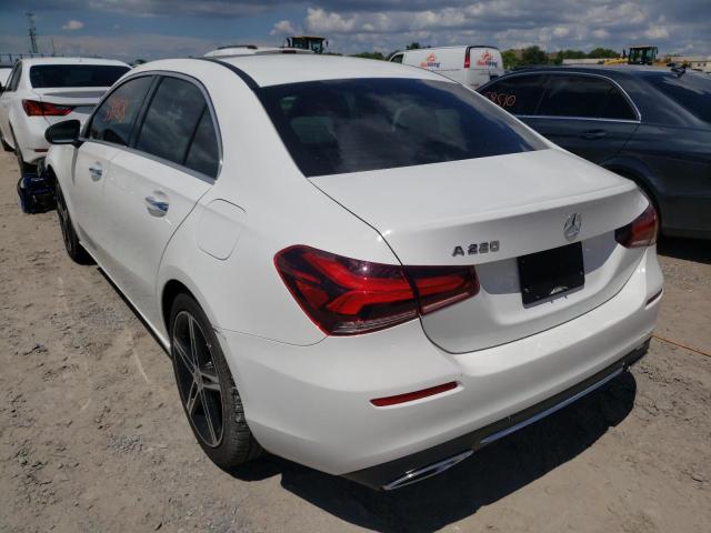 WDD3G4EB2KW004664 - 2019 MERCEDES-BENZ A 220 WHITE photo 3