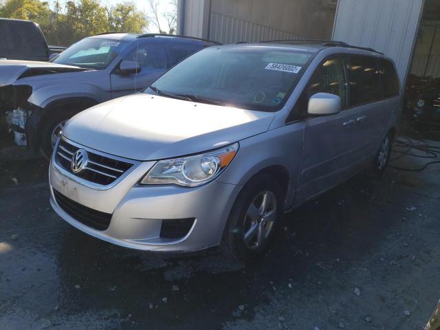 2V8HW34119R542981 - 2009 VOLKSWAGEN ROUTAN SE SILVER photo 2