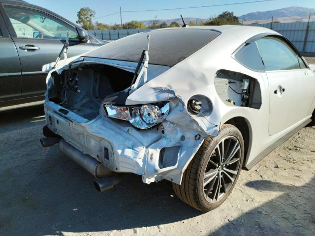 JF1ZNAA14D2703865 - 2013 TOYOTA SCION FR-S WHITE photo 9