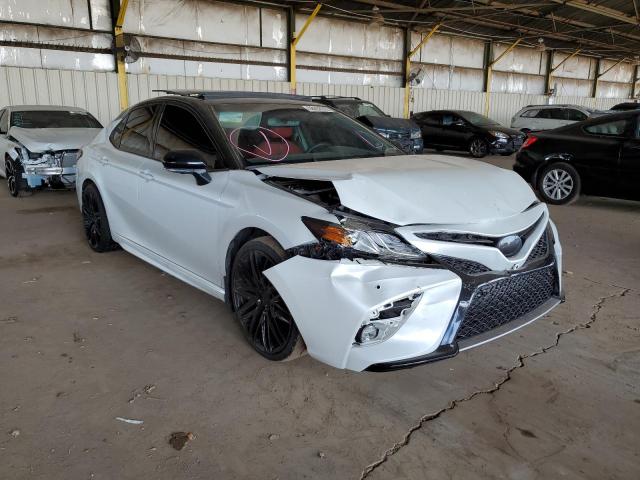 4T1B61HK9JU140797 - 2018 TOYOTA CAMRY XSE WHITE photo 1