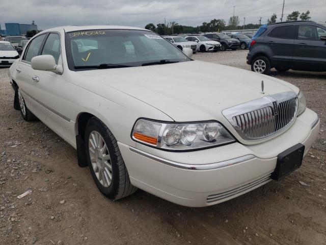 1LNHM83W44Y684396 - 2004 LINCOLN TOWN CAR U WHITE photo 1