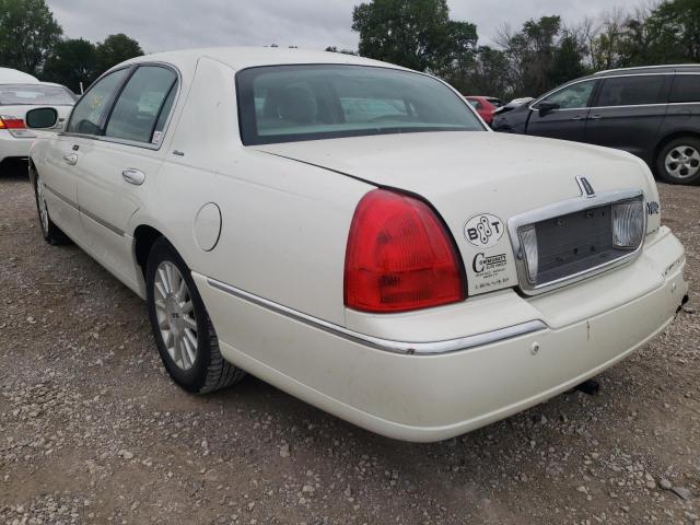 1LNHM83W44Y684396 - 2004 LINCOLN TOWN CAR U WHITE photo 3