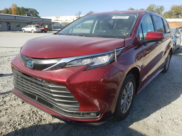 5TDKRKEC1NS098179 - 2022 TOYOTA SIENNA LE RED photo 2