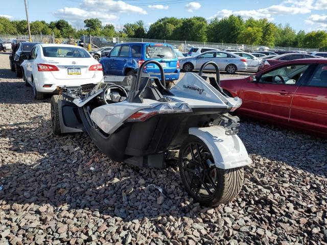 57XAATHD8N8151422 - 2022 POLARIS SLINGSHOT WHITE photo 3