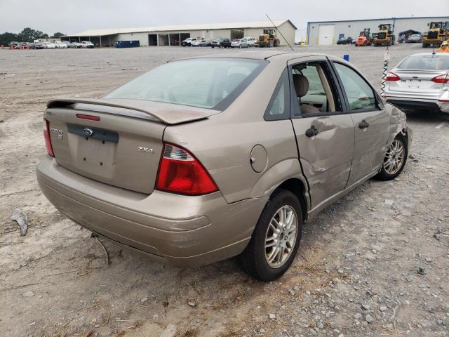 1FAFP34N05W126883 - 2005 FORD FOCUS ZX4 GOLD photo 4